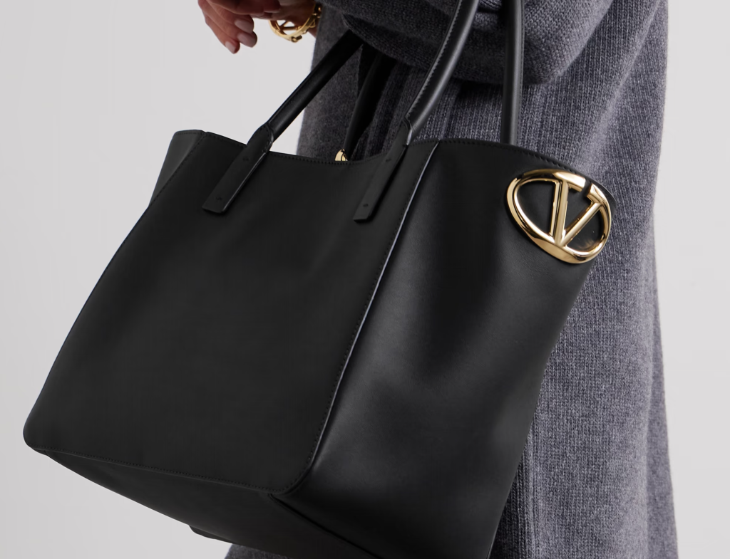  An elegant vegan leather office tote bag from the 2024 collection, designed with modern aesthetics and practicality in mind, perfect for the environmentally conscious professional.